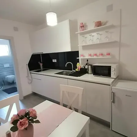 Rosa Apartment *