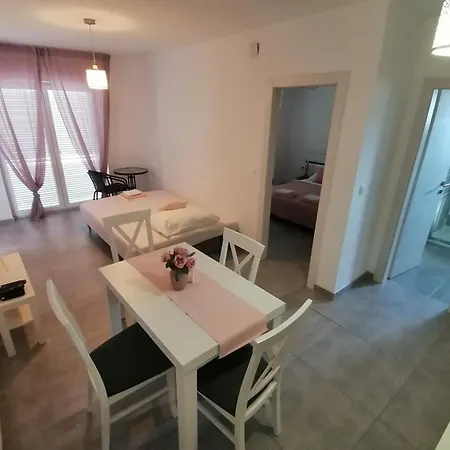 Rosa Apartment *
