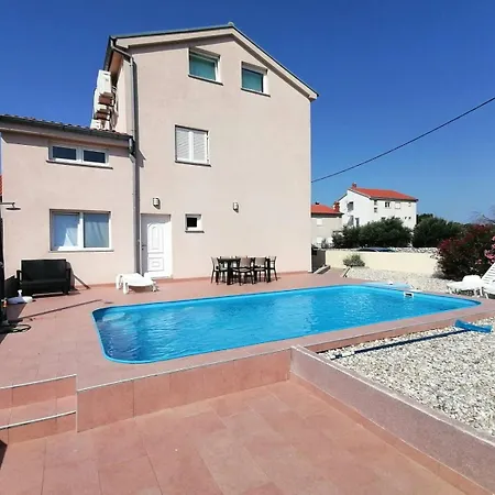 Rosa Apartment