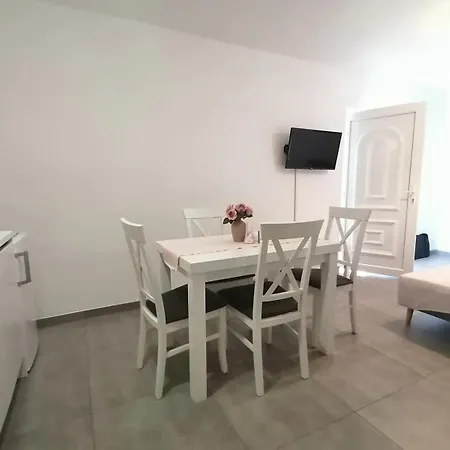 Rosa Apartment *
