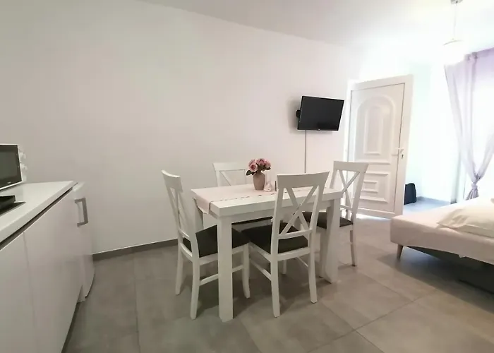 Rosa Apartment *